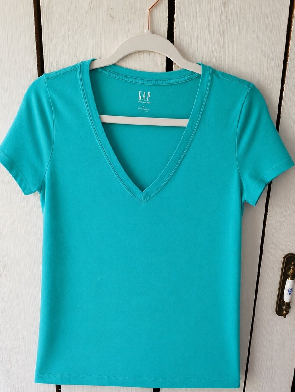 GAP 100% Cotton Short-Sleeve V-Neck Tee in Aqua Size Small